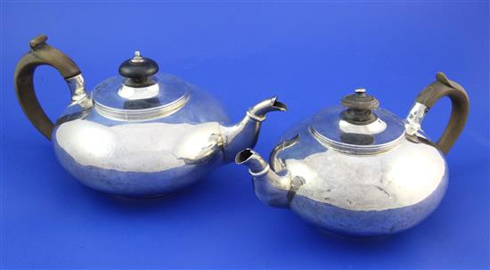 Two George III silver graduated teapots by Michael Starkey, gross 25.5 oz.